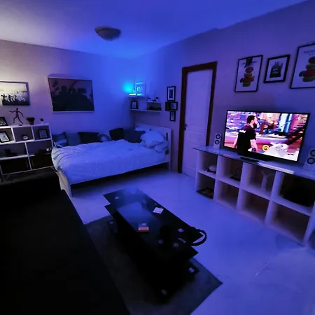 Skycozy Balcony Apartament