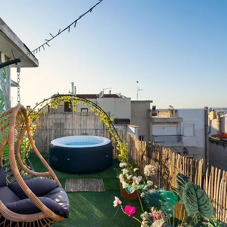 Skycozy Balcony Apartment *